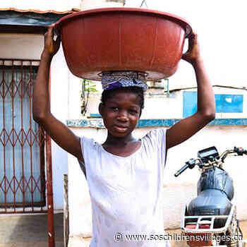 SOS helps hundreds of girls out of child labour in Cote d’Ivoire: The “Tantie Bagage” Project - SOS Children's Villages Canada