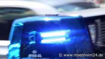 Mit zwei Promille und ohne Führerschein: Rosenheimer haut nach Unfall ab – aber vergisst Kennzeichen