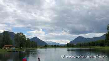 Großeinsatz am Neubeurer See: Junge Frau springt ins Wasser und taucht nicht mehr auf