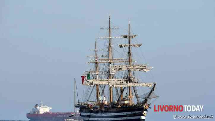 L'Amerigo Vespucci ha lasciato il porto di Livorno: a bordo gli allievi della prima classe dell'Accademia. Foto - LivornoToday