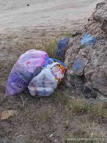 Messina. Spiaggia di S.Agata, appena pulita e già preda degli incivili - Tempo Stretto