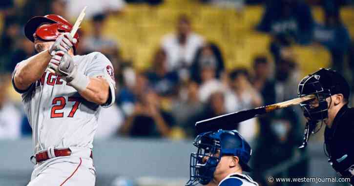 Watch the Terrifying Moment MLB Bat Splinters, Breaks Through Umpire's Mask