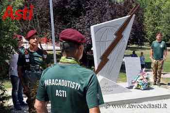 Asti ha il nuovo monumento dedicato ai paracadutisti. Festa con lancio finale [FOTOGALLERY] - LaVoceDiAsti.it