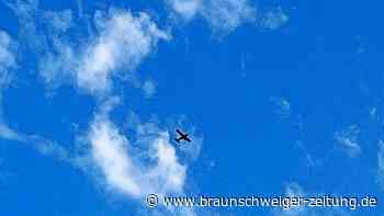 Größte Alarmbereitschaft: Feuerwehrflugzeug kreist über Helmstedt