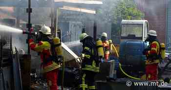 Starke Rauchentwicklung: Feuerwehr löscht Carport-Brand in Minderheide - Mindener Tageblatt