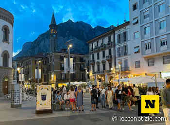 Lecco | "Shopping di sera", pienone in centro per i negozi aperti - Lecco Notizie