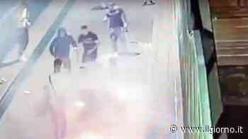 Corsico, festeggiano la maturità danneggiando il Ponte della musica. Caccia ai vandali - IL GIORNO