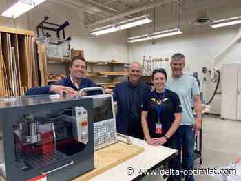 DSS students get new milling machine - Delta Optimist