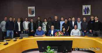 Gemeente huldigt kampioenen FCV Dender en Laura De Neve - Het Laatste Nieuws