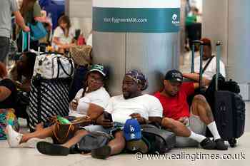 Holiday getaway pushes US airport traffic to pandemic high - Ealing Times