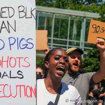 US-Beamte feuern Dutzende Male auf unbewaffneten Schwarzen - radiobonn.de