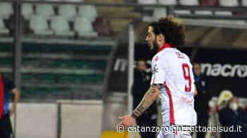 Crotone scatenato sul mercato. Tutto pronto per il ritorno di Dezi in rossoblù? - Gazzetta del Sud - Edizione Catanzaro, Crotone, Vibo