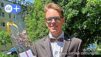 Stralsund: Krawatte aus Holz ist bei Jugendweihe ein Hingucker für OB Badrow - Ostsee Zeitung