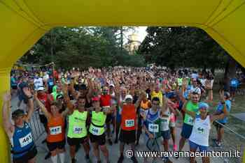 Seicento persone all'alba ai giardini di Ravenna per il trekking lungo le vie d'acqua antiche e attuali - Ravenna e Dintorni