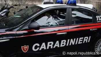 Napoli, un accoltellato all'alba e colpi di pistola contro le auto di due incensurati - La Repubblica