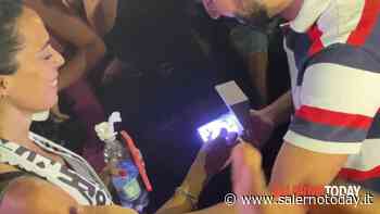 Sorpresa al concerto di Blanco a Paestum: Valerio chiede ad Alba di sposarlo - SalernoToday