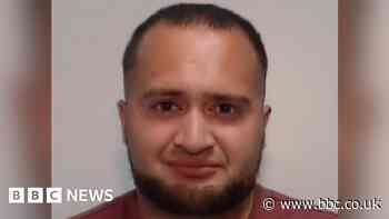 Oldham stabbing: Man who killed estranged wife given life sentence - BBC