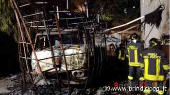 Incendio in una officina, brucia il barcone per la festa patronale - Brindisi Oggi, news Brindisi notizie Brindisi e provincia - BrindisiOggi