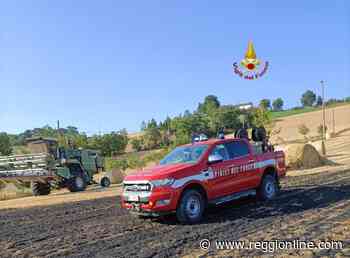 Bruciano sterpaglie e una rotopressa: vigili del fuoco a Canossa e a Rubiera - Reggionline
