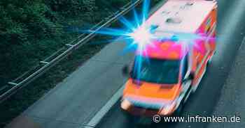 Kreis Kronach: Lkw-Fahrer übersieht Roller-Fahrerin beim Abbiegen - Frau wird lebensgefährlich verletzt