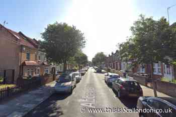 Abbey Grove Abbey Wood: Man treated after house fire 