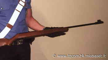 Monza, minaccia la nuora: sequestrati 9 fucili a una 85enne - TGCOM