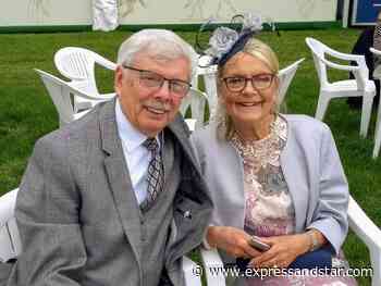 Dudley artist donates paintings to charity's art exhibition - Express & Star