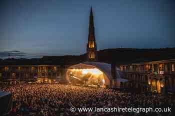 Review: Paul Weller, Piece Hall, Halifax