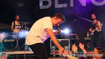 Musik für mehr Lesefreude: Benoby und Cheerio Joe begeistern 500 Fans beim Benefizkonzert