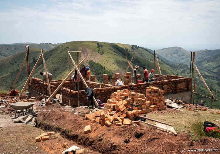 DesignBuild in Uganda
 - Ausstellung und Veranstaltungen in München