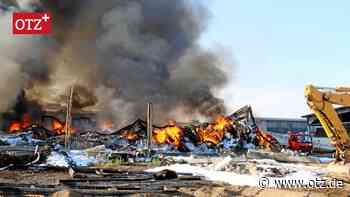 Großbrand im Gewerbegebiet Weira: Kunststoff-Recycler in Flammen