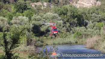 Incendio nei pressi del Lisert a Monfalcone, l'elicottero in azione - video.ilpiccolo.gelocal.it