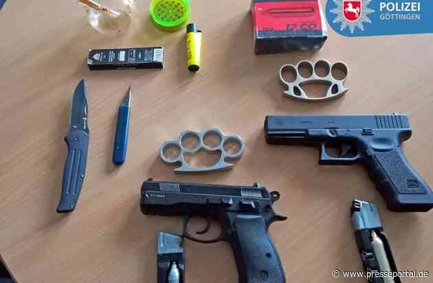 POL-GÖ: (271/2022) Umfangreicher Fund bei Verkehrskontrolle - Verfügungseinheit stellt mehre illegale Schuss- und Schlagwaffen sicher