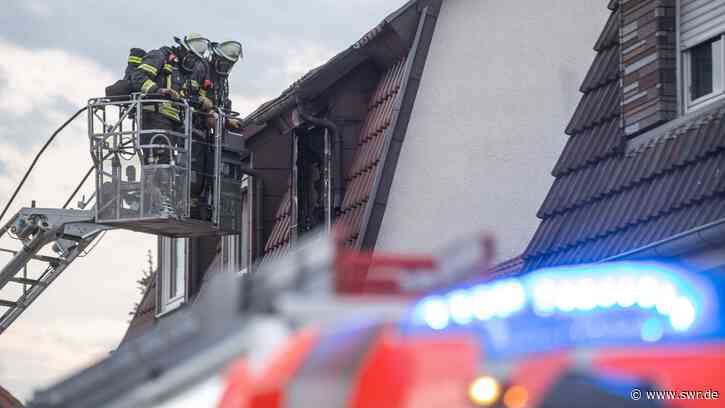 Brand in Gerlingen: Spezialfirma reißt Dachstuhl ab - SWR Aktuell