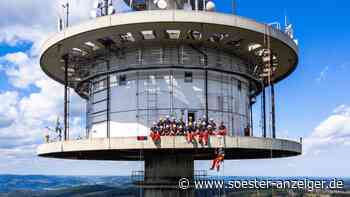 Übung am Fernsehturm: Höhenretter aus dem Kreis Soest schweben überm Sauerland - soester-anzeiger.de