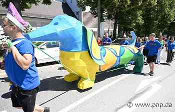 Parade mit Riesendackel - Noah (12) aus Passau hat ihn gestaltet - Passauer Neue Presse - PNP.de
