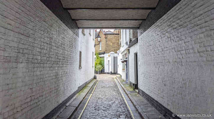 London’s Alleys: Oldbury Place, W1