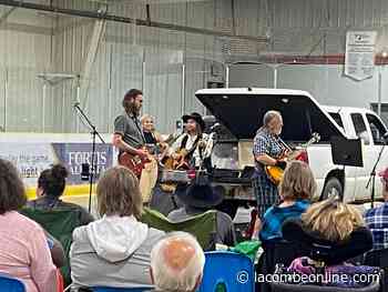 Lacombe Regional Tourism takes advantage of having a mobile visitor centre - LacombeOnline.com