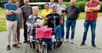 Organisatie dankfeest Jaro schenkt meerijfiets aan De Kade - Het Laatste Nieuws