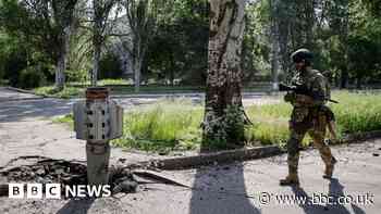 Ukraine war: Putin presses on after Lysychansk capture
