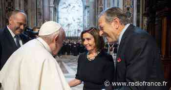 Nancy Pelosi, présidente de la Chambre des représentants américaine, communie à Rome - France Inter