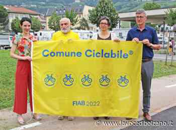 ComuniCiclabili: Merano riceve la bandiera gialla della FIAB - La Voce di Bolzano