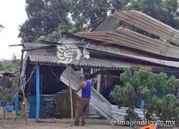 Fuertes rachas de aire destechan humilde vivienda en Misantla - Imagen del Golfo