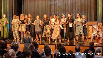 150-Jahr-Feier an der Mangfallschule in Kolbermoor: Festsaal zum ersten Mal seit der Corona-Pandemie wieder voll