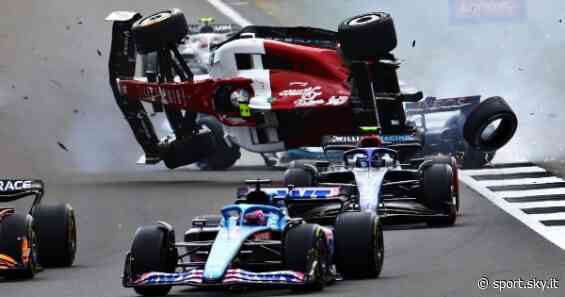 F1, GP Silverstone: maxi-incidente dopo la partenza, paura per Zhou e Albon FOTO e VIDEO - Sky Sport