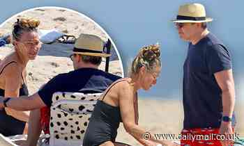 Sarah Jessica Parker, 57, enjoys Hamptons beach day with husband Matthew Broderick - Daily Mail