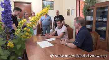 Langford mayor returns from Ukraine aid mission | CTV News - CTV News VI