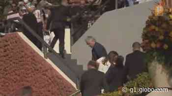 Vídeo mostra quando governador Ronaldo Caiado deixa missa em Trindade após saber da morte do filho - Globo