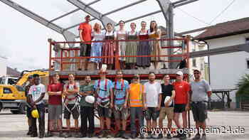 Miss Herbstfest Finalistinnen beim Aufbau des Flötzinger Zelts