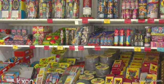 Fireworks stand worker shoots at 2 robbery suspects in Travis County